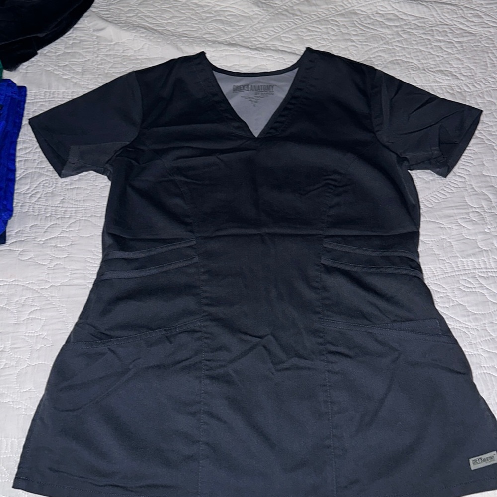 Scrub shirt